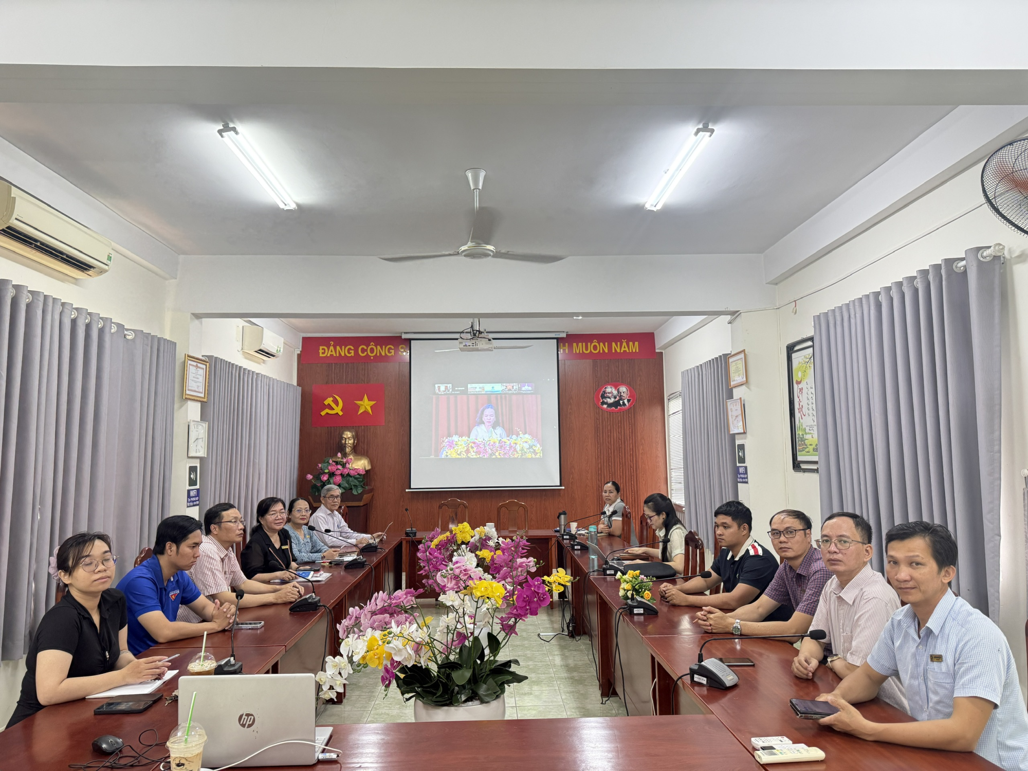 Đảng bộ Ban Quản lý tham dự Hội nghị trực tuyến nghiên cứu, quán triệt, triển khai thực hiện các chương trình hành động của đảng ủy UBND Thành phố Hồ Chí Minh thực hiện nghị quyết đại hội đảng bộ các cấp và các nghị quyết trọng tâm, trụ cột của Trung ương ban hành trong thời gian qua