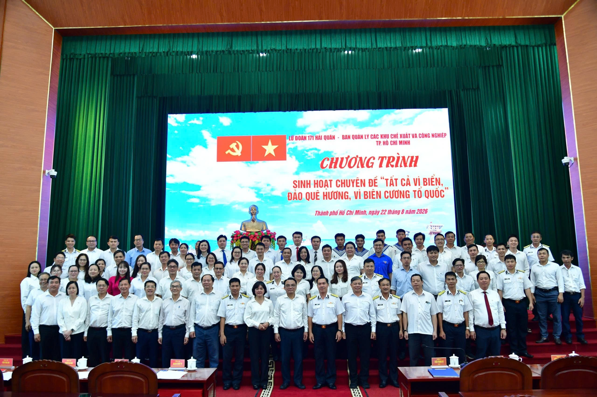 ĐẢNG BỘ BAN QUẢN LÝ CÁC KHU CHẾ XUẤT VÀ CÔNG NGHIỆP THÀNH PHỐ HỒ CHÍ MINH: DẤU ẤN SINH HOẠT CHUYÊN ĐỀ VÀ KẾT NẠP ĐẢNG VIÊN TẠI LỮ ĐOÀN 171 HẢI QUÂN